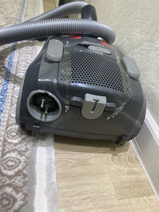 Срочно продаетса пылесос artel 2000w в очень хорошим состояние