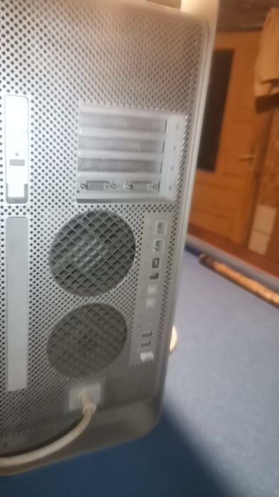 Apple mac pro (monitor si calculator)