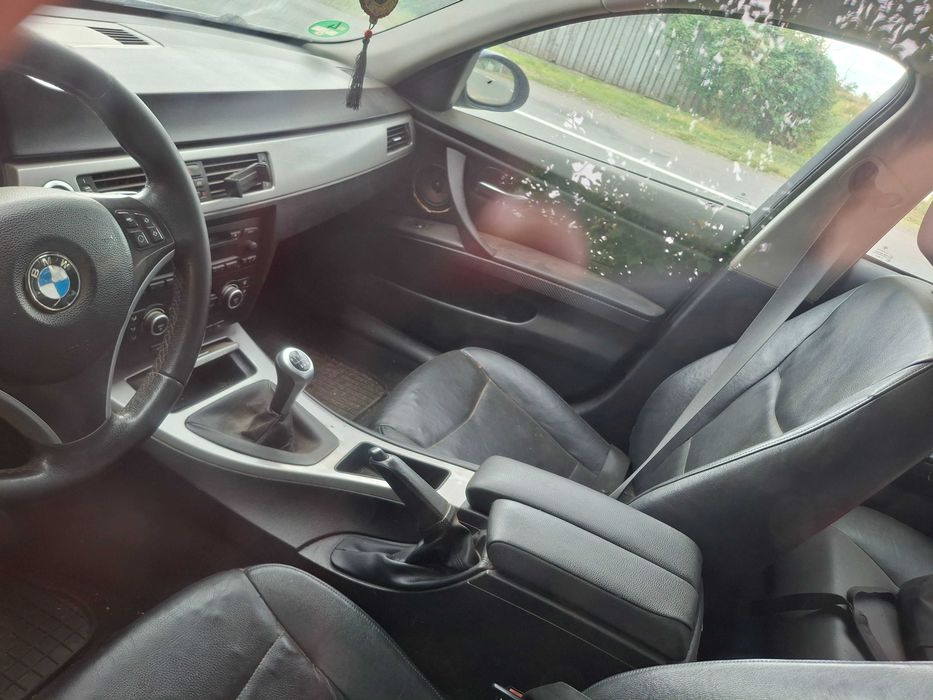 BMW 320i 2.0 Benzina 150 CP / 2006 / Manuala / Piele