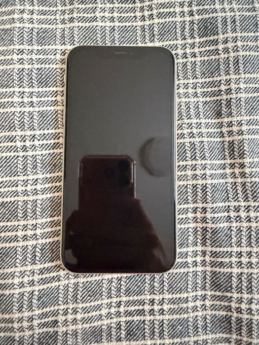 Продам iPhone 11 в хорошем состоянии