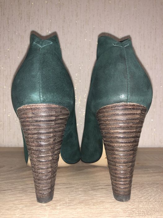 Продаю ботильоны замшевые Carnaby