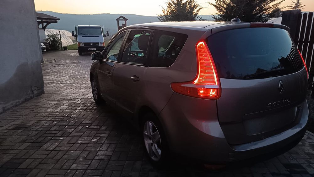 Renault Grand Scenic usor avariat 7 locuri