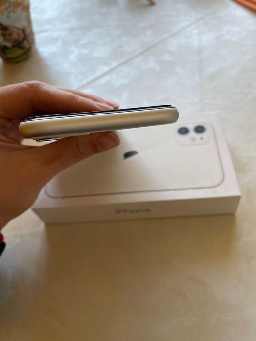 iPhone 11 цвят бял
