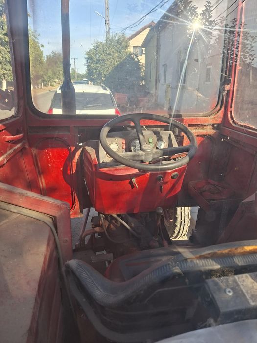 Tractor U445 ...