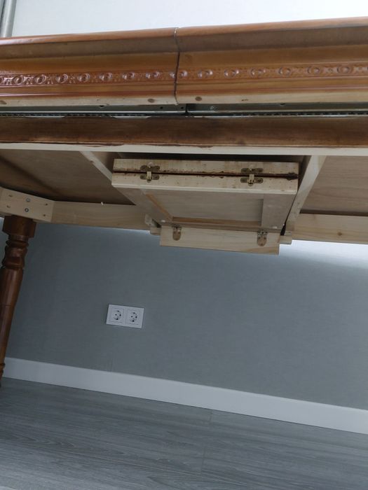 Продается стол для гостиной