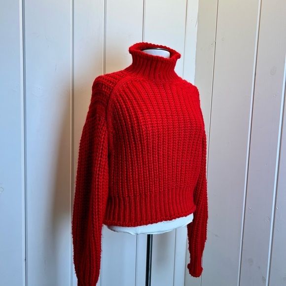 Пуловер H&M, много запазен и топъл за зимата