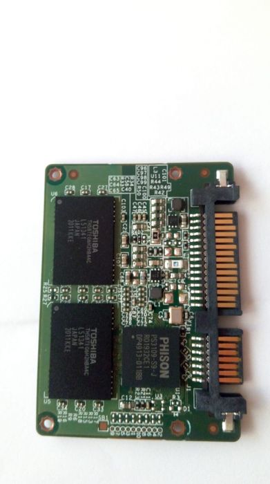 Vând SSD Toshiba industrial + CF 16GB + CF4GB