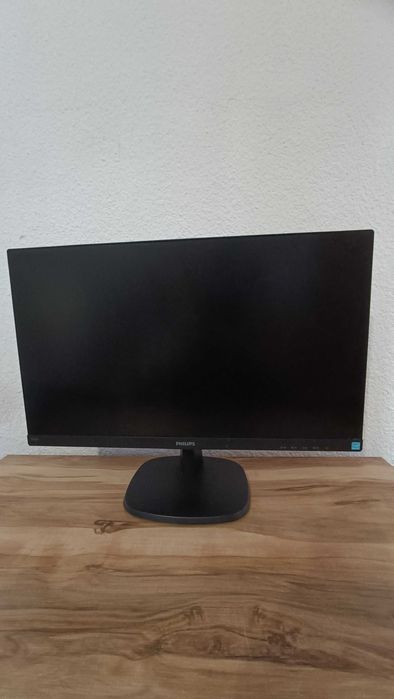 Геймърски компютър + монитор philips