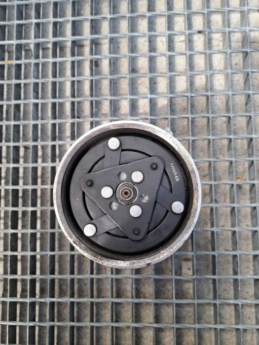 Compresor AC Nissan Juke 1.5 DCI cod 92600AZ74A an 2010 - 2014 Compresor Nissan Qashqai Nissan NV200