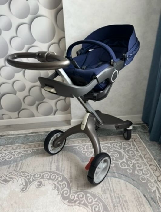 Продам коляску Stokke V4 с люлькой
