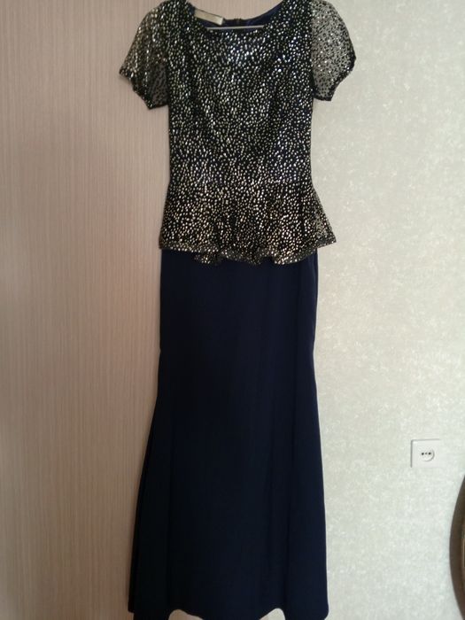 Платье женское вечерное .