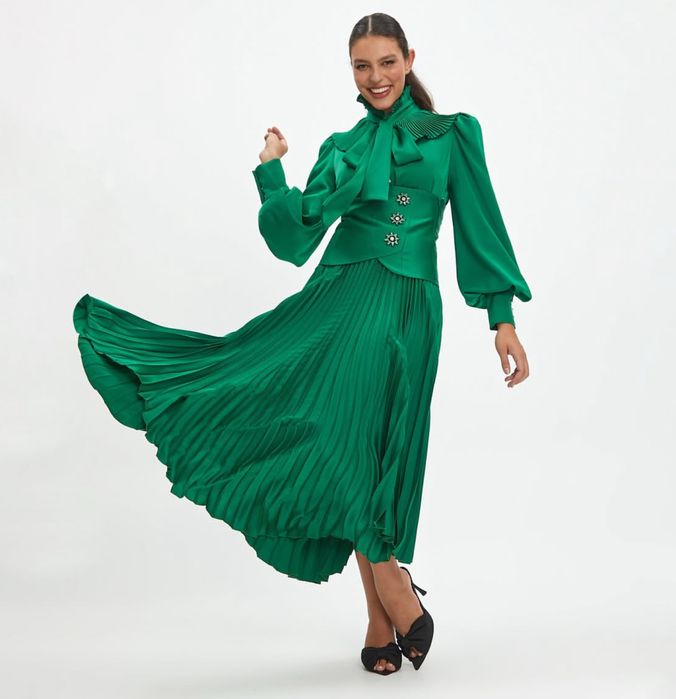 Юбочный костюм с баской