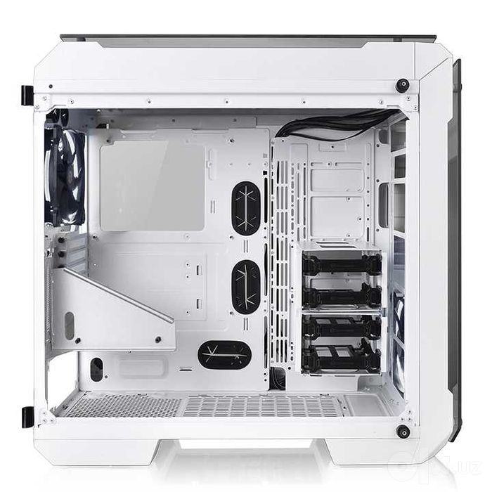 - Корпус Thermaltake View 71 Tempered Glass Snow Edition