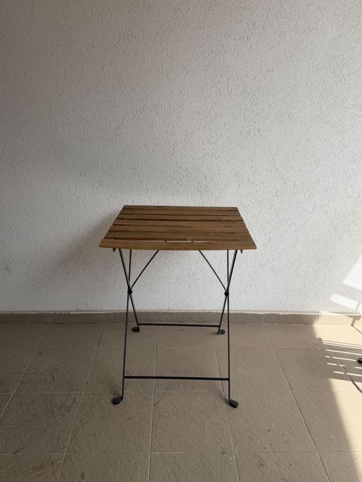 masă cu scaune pentru gradina