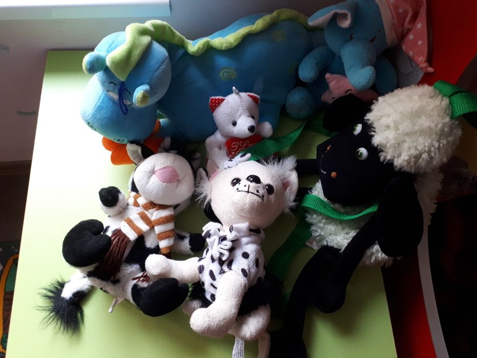 Много плюшки,някои са музикални