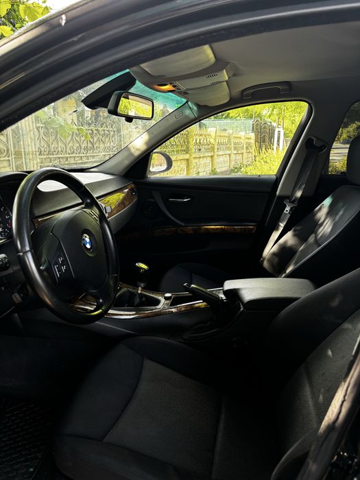 Vând BMW E90 318i