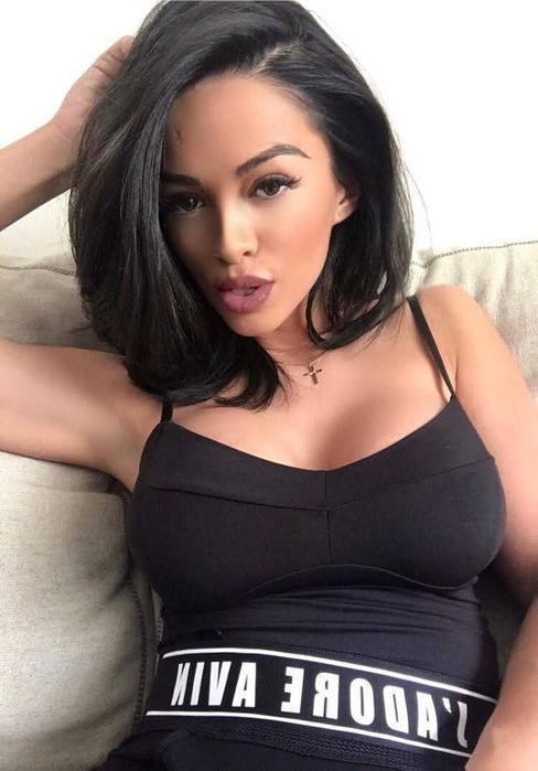 Топ в черно на Авин / Avin