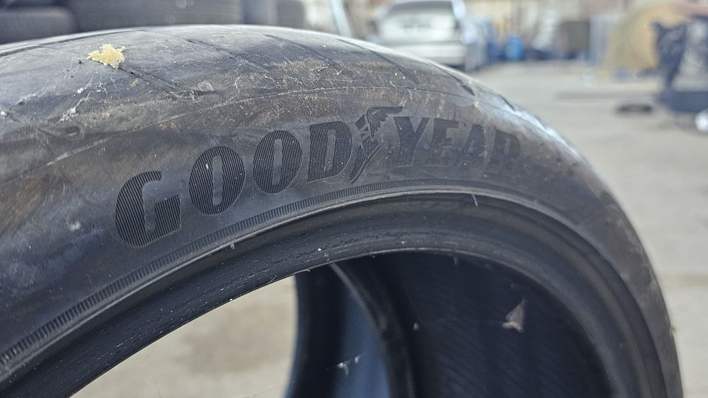 2 броя летни гуми Goodyear 225 40 19