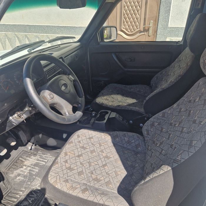 Niva urban sotiladi 120 mln 2019 yil