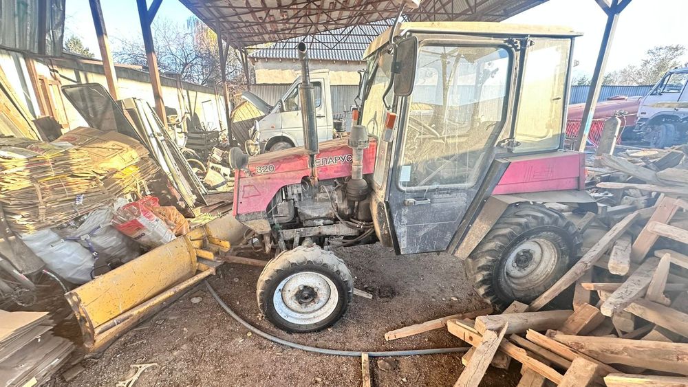 Мини трактор для тратуаров