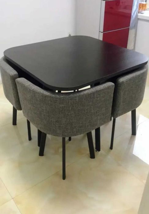 Masa moderna cu 4 scaune 80x80cm