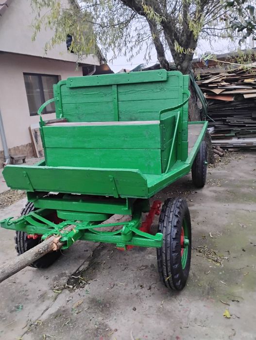 Vând platforma pentru cai