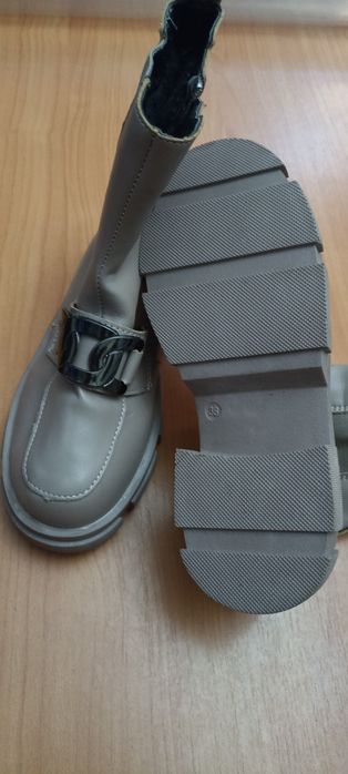 Продам женскую  обувь