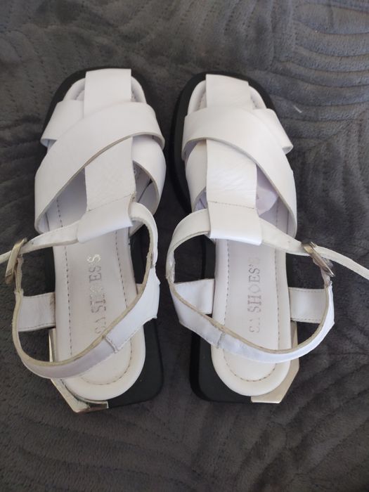 Сандали женские .