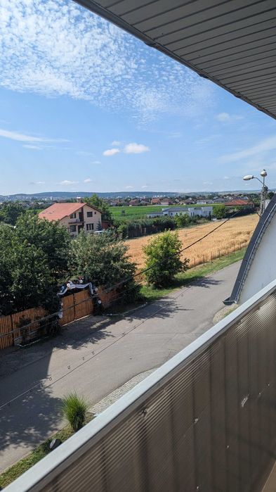 Spre închiriere apartament cu 2 camere, bloc nou,  parcare în curte, AC.