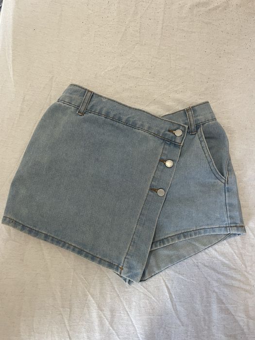 Pantaloni de blugi scurti(fusta pantalon) 13 ani