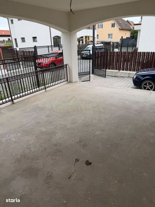 Casa individuala cu 4 camere + Garaj  , panouri fotovoltaice, Dezmir
