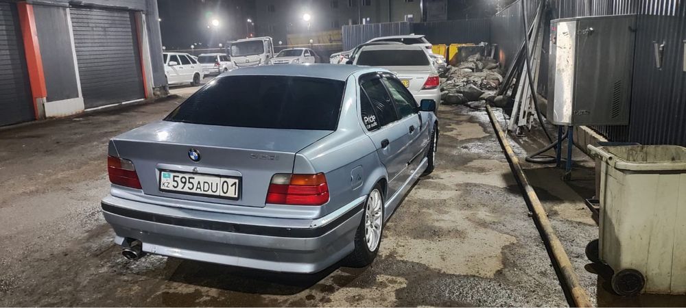Машина  BMW 325i Срочно