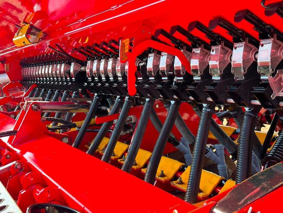Semanatoare Vaderstad Rapid 400 Super XL an 2015 cu pregatire kuhn Gaspardo Amazone John Deere Case Claas Fendt New Holland