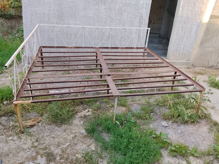 продам бак(емкость и топчан.