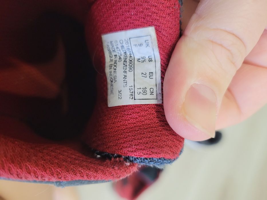 Кроссовки ботинки. Брали в интертопе Цена  5000 за все.