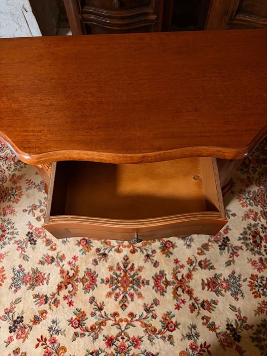 Красив старинен скрин