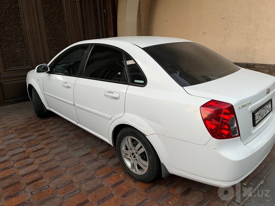 Машина Lacetti Chevrolet