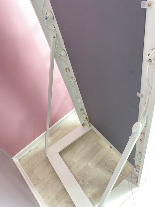 зеркало с лампочками