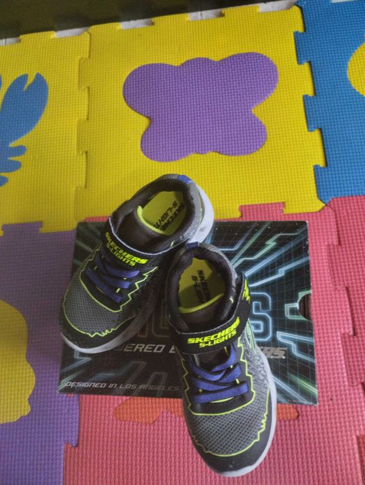 Детски маратонки Skechers 25номер светещи