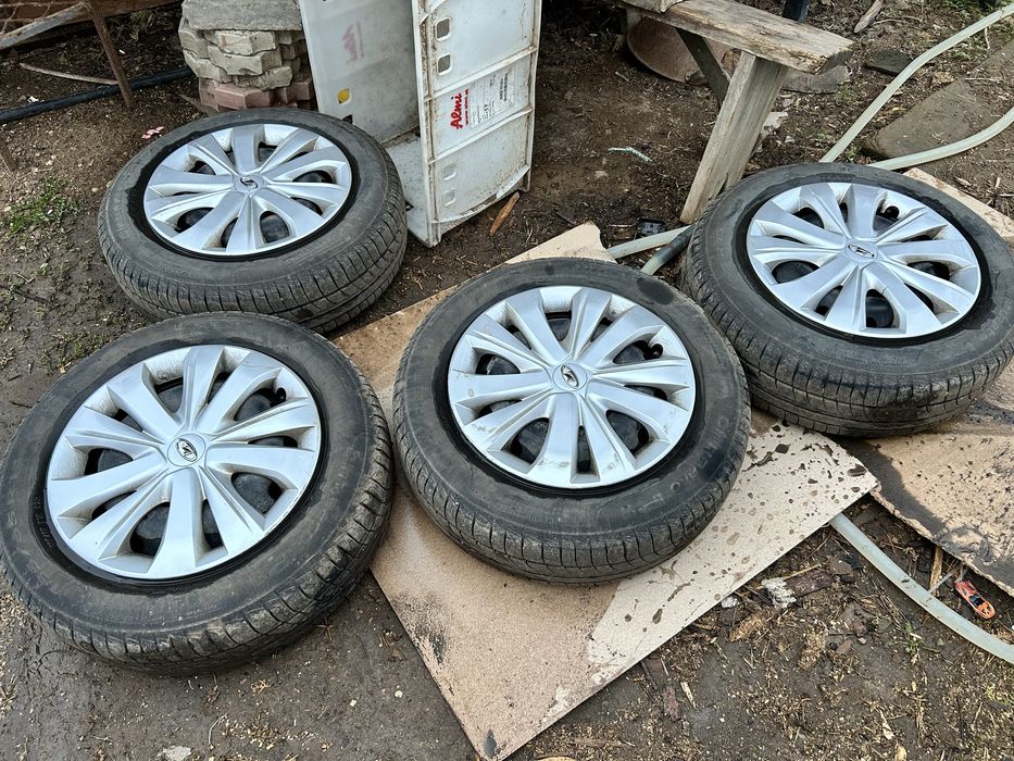 Шины в комплекте с дисками и колпаками