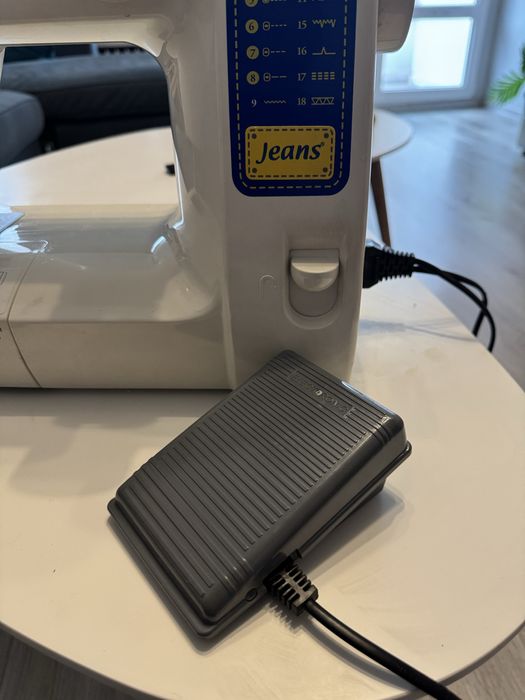 Домакинска шевна машина TOYOTA JFS18 Jeans