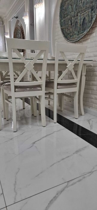 Продаётся столы и стулья для кафе и ресторанов