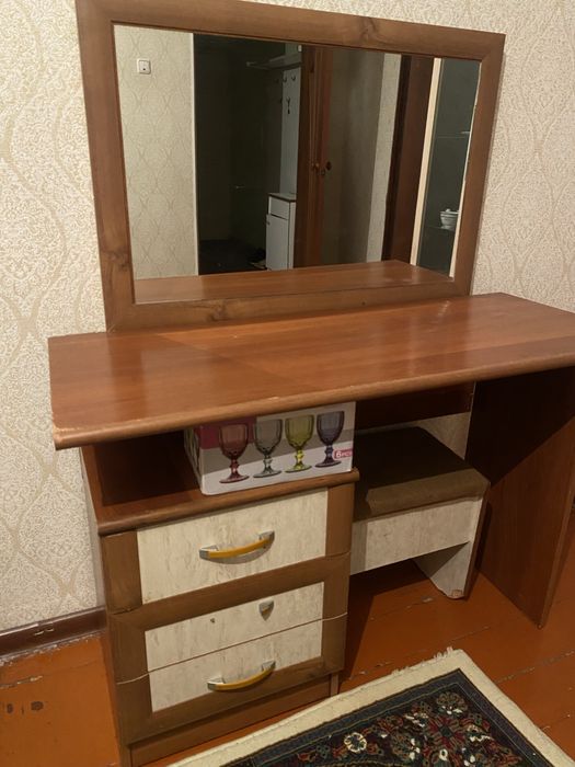 продам туалетный столик