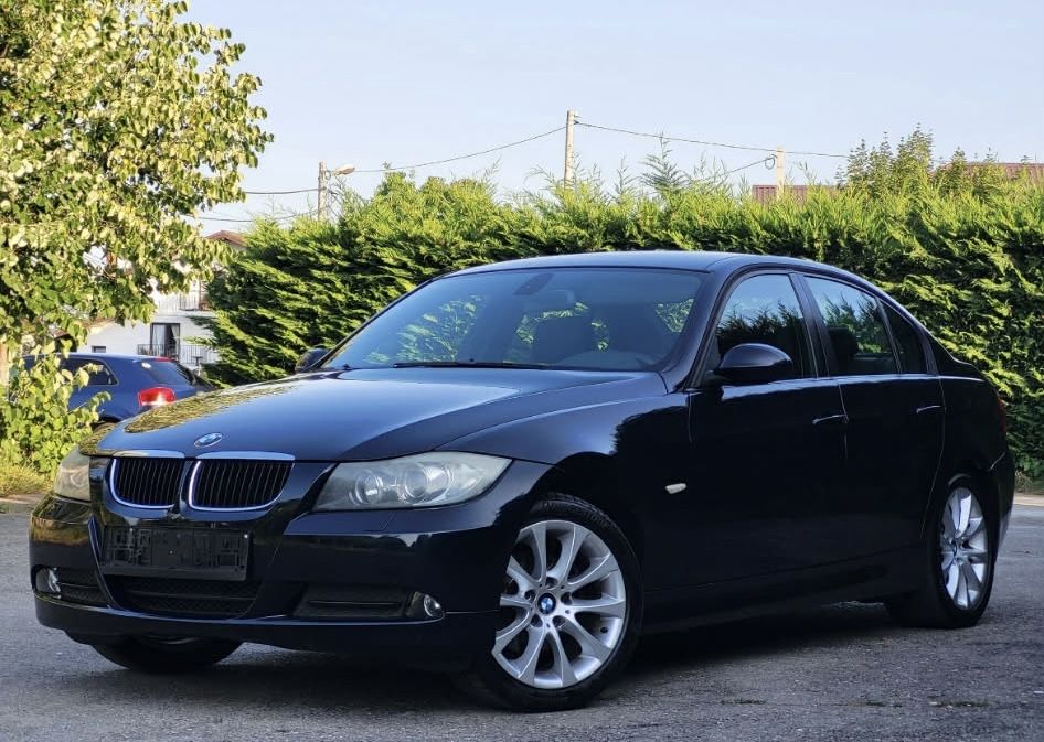 Vand BMW E90 an 2008  pret  usor negociabil