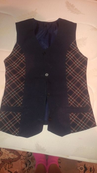Продам школьную форму. Жилет