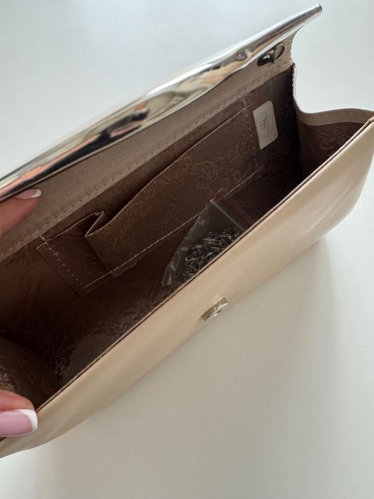 Официална малка чанта (клъч) в цвят бежов