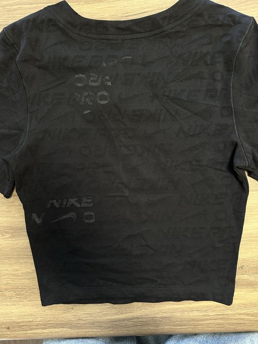 Чисто нова!! 100% Оригинална къса блузка Nike Pro кроп топ тениска