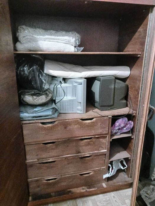 Продавам антикварен галдероб