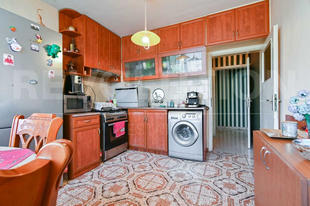 Тристаен апартамент в ж.к. Дружба 1