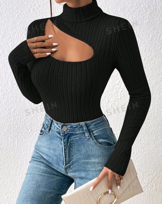 Top negru pe gât damă